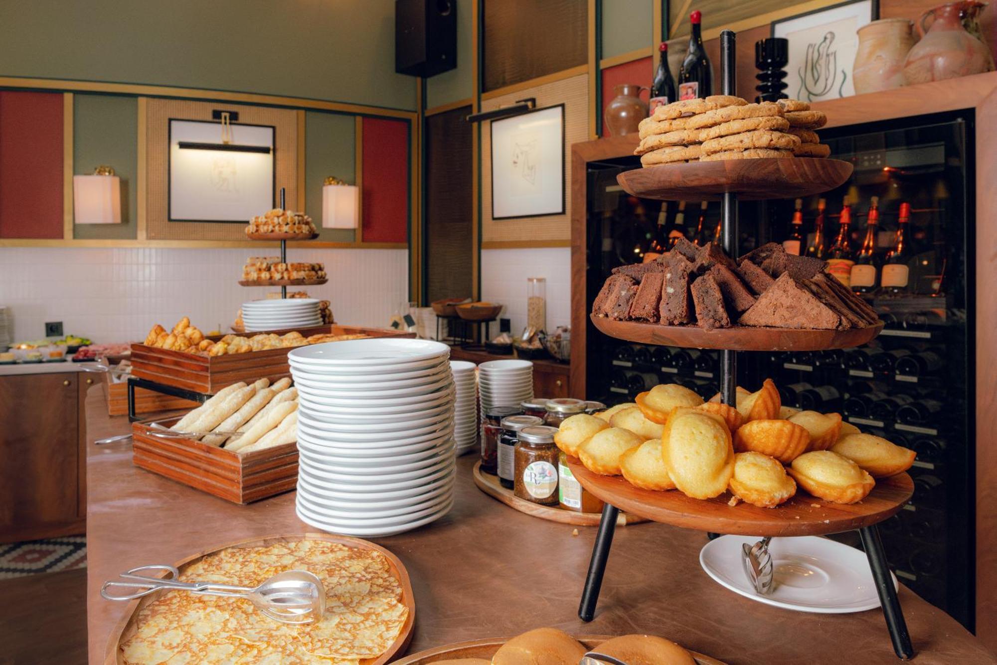 Nest Paris La Defense - Mgallery Puteaux Exteriör bild A typical buffet