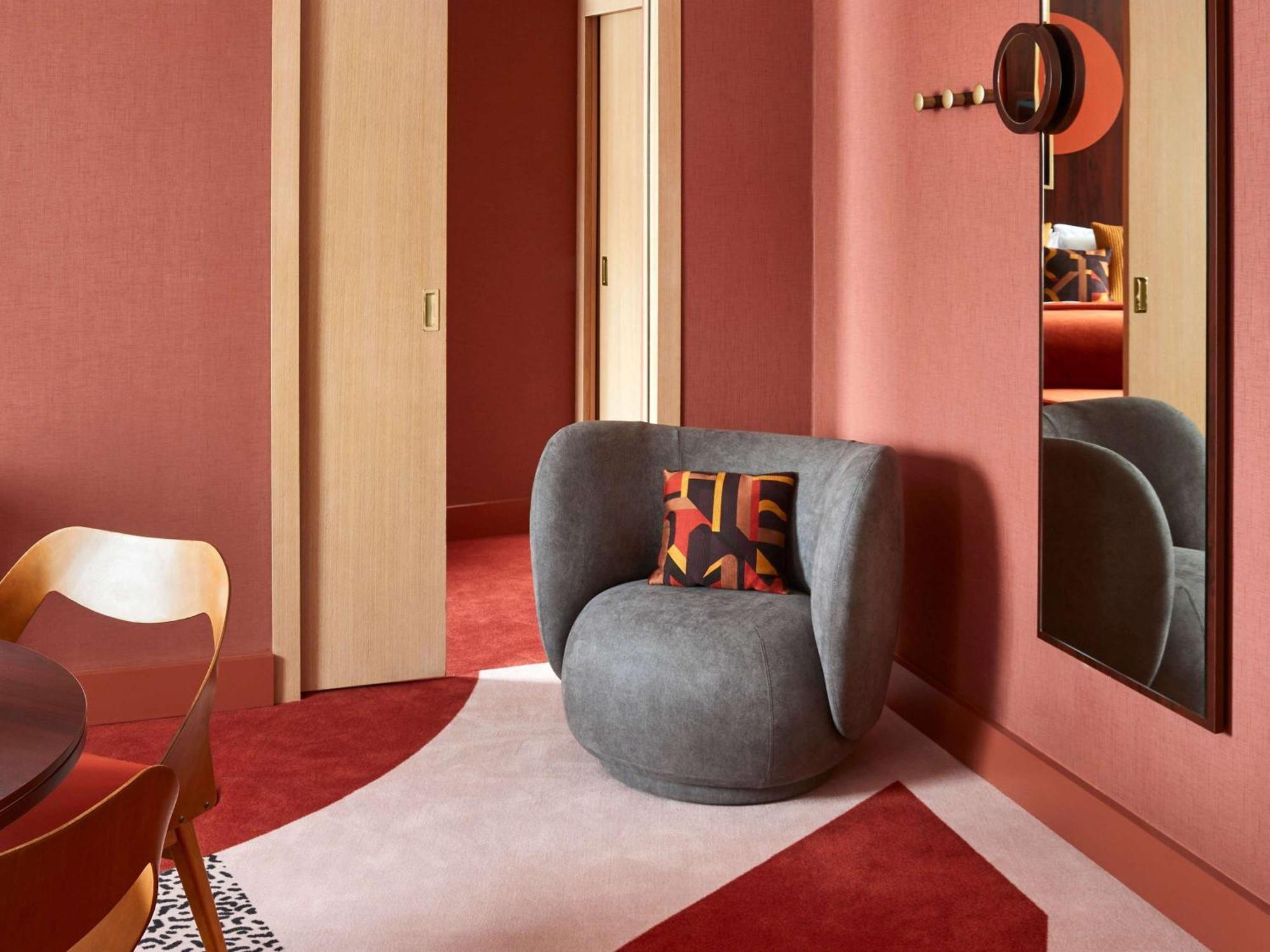 Nest Paris La Defense - Mgallery Puteaux Exteriör bild The interior of a suite at the hotel